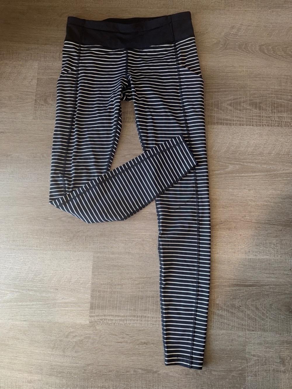 Lululemon Runday Crop Leggings - Parallel Stripe Black/White - Size 8 - Picture 7 of 12
